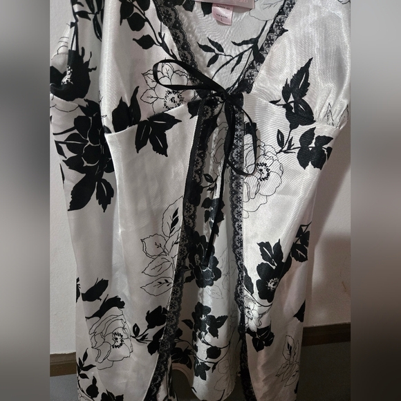 Victoria’s Secret Babydoll Front Tie Closure Floral White Black Lace Large Y2K - Picture 3 of 6